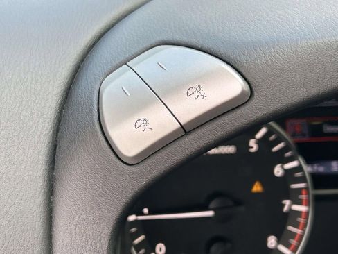 Used 2019 Nissan Pathfinder S image 20