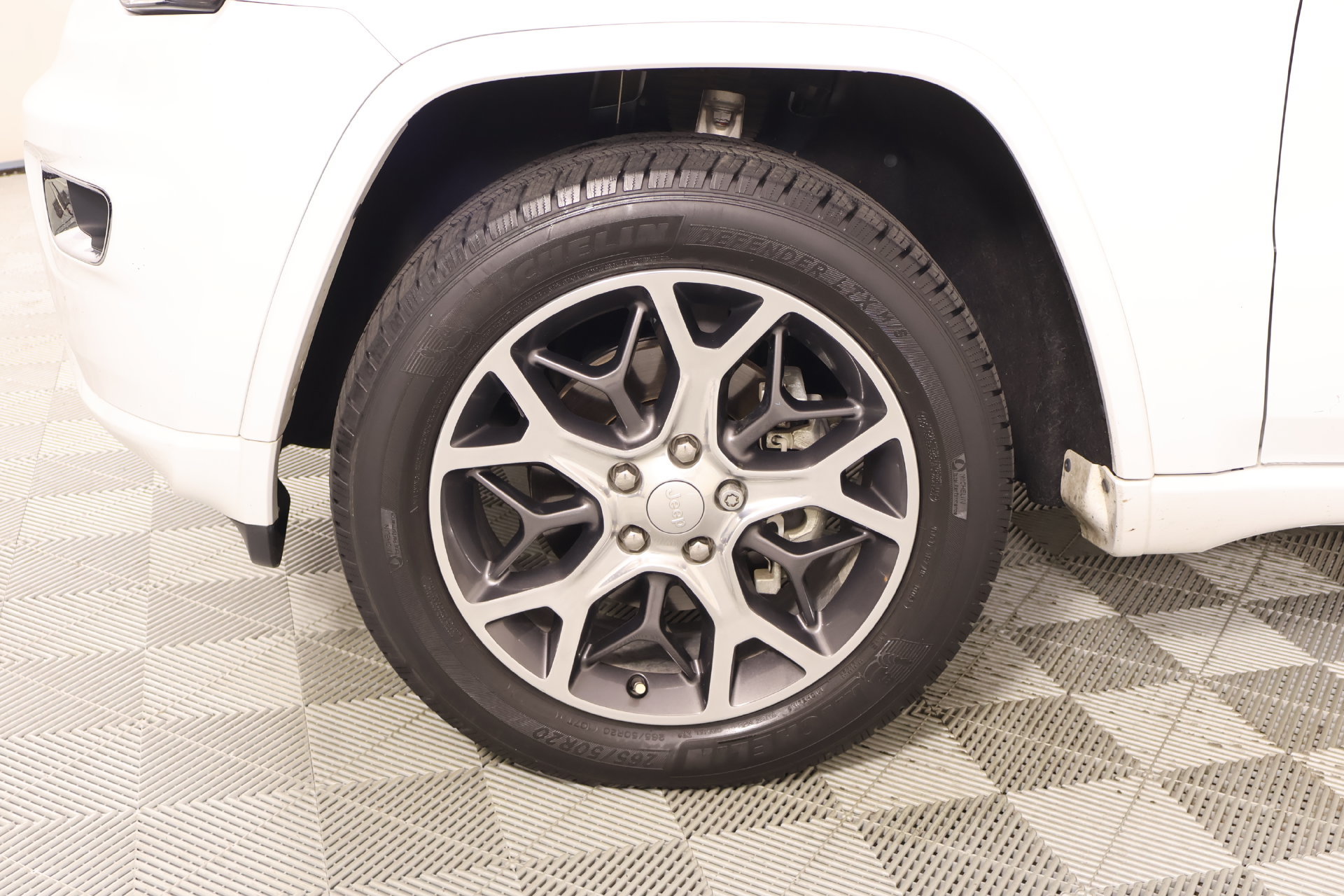 Used 2019 Jeep Grand Cherokee Overland AWD/4WD image 19