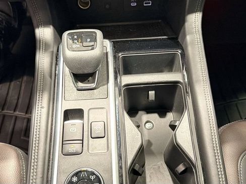 Used 2023 Nissan Pathfinder Platinum AWD/4WD image 16