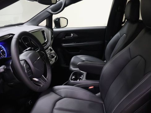 New 2026 Chrysler Pacifica Select image 10