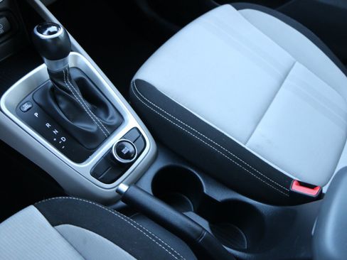 Used 2024 Hyundai Venue SEL FWD image 23