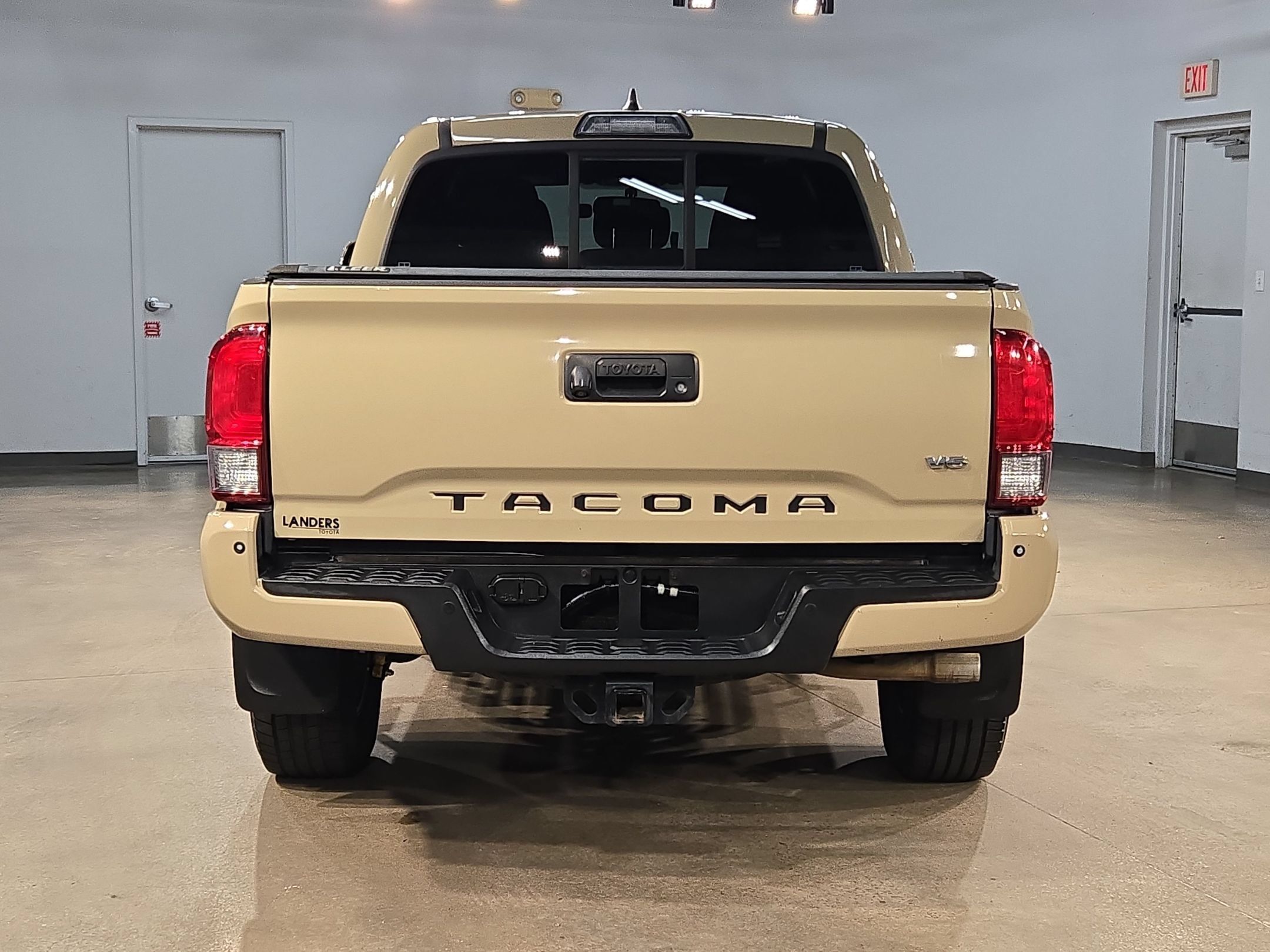 Used 2016 Toyota Tacoma TRD Off-Road w/ Premium & Technology Package RWD image 6