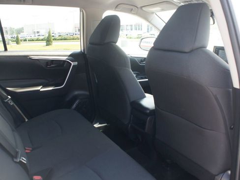 Used 2021 Toyota RAV4 LE AWD/4WD image 20