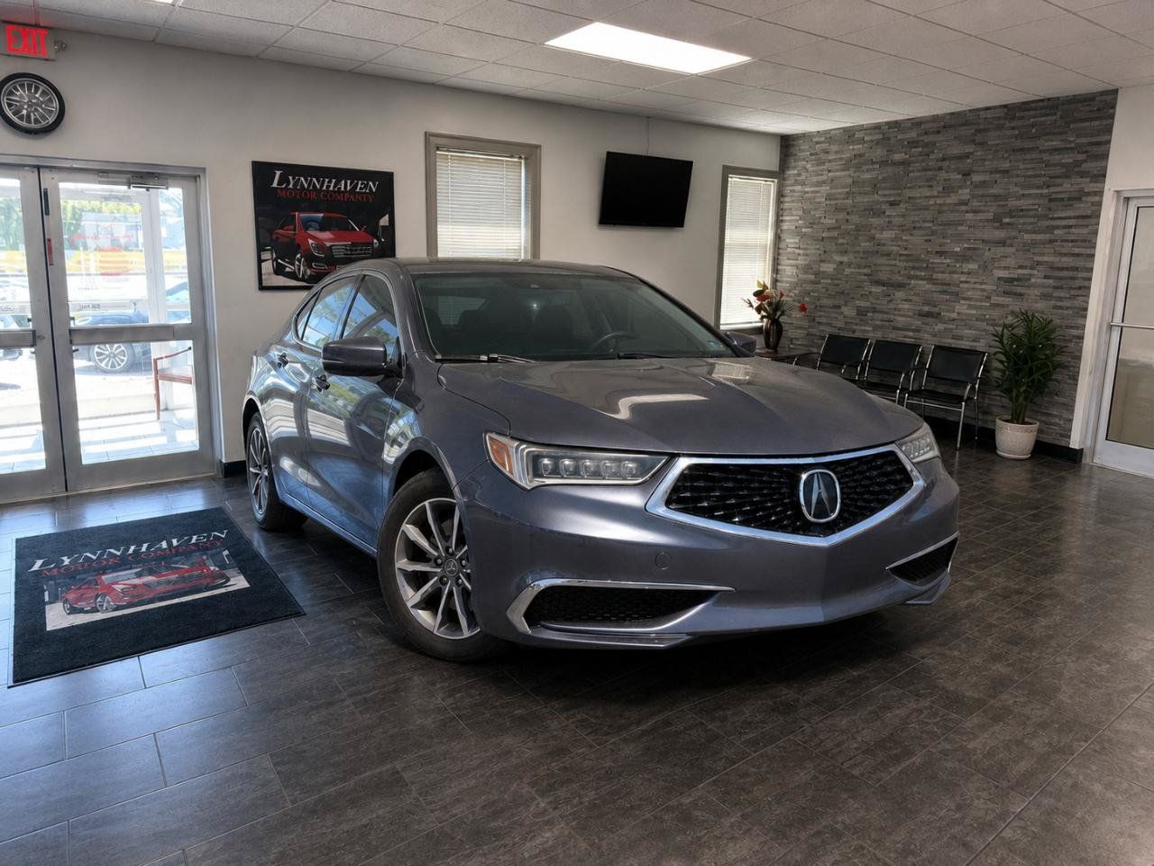 Used 2018 Acura TLX FWD image 2