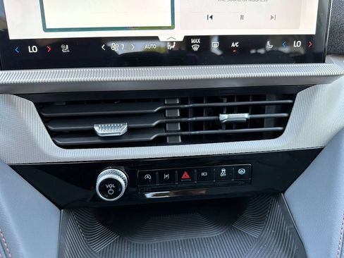 New 2026 Ford Explorer Active w/ Active Comfort Package RWD image 29