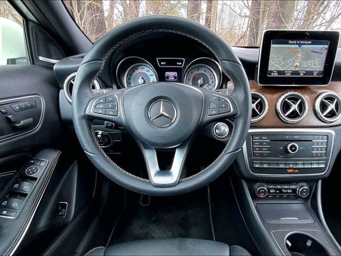 Used 2016 Mercedes-Benz GLA 250 4MATIC image 6
