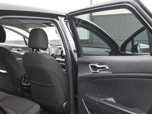 Used 2025 Kia Sportage LX image 13