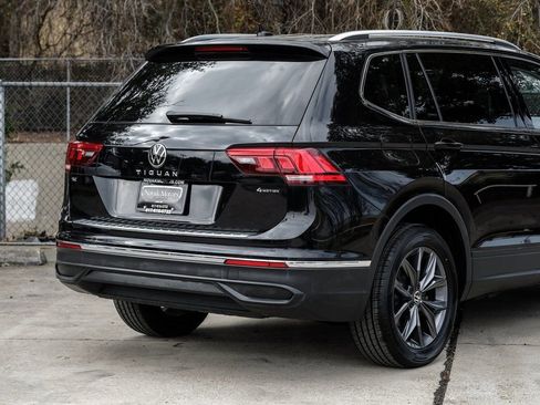 Used 2022 Volkswagen Tiguan SE image 17