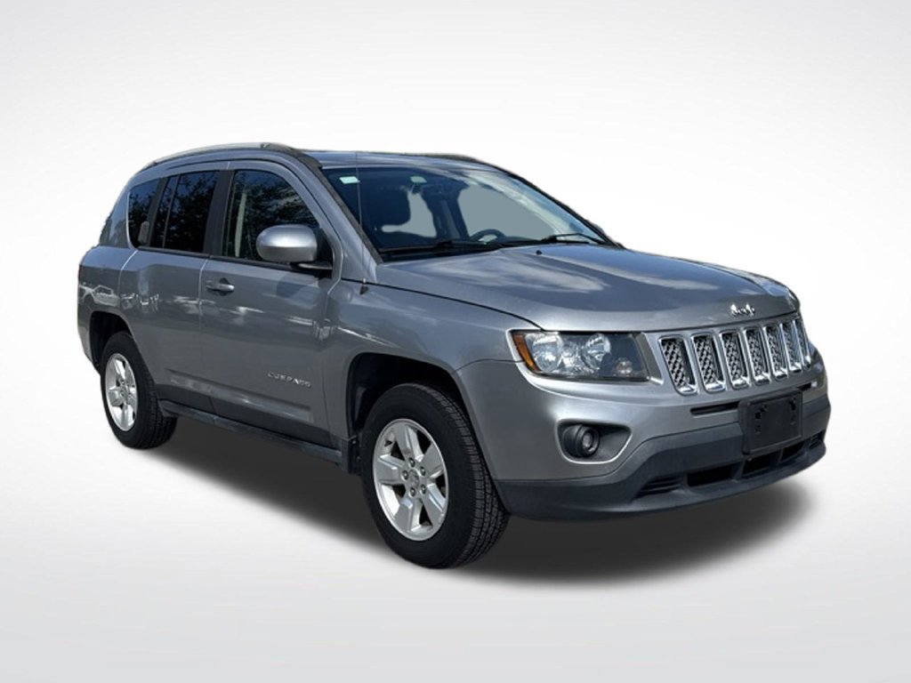 Used 2016 Jeep Compass Latitude FWD image 2