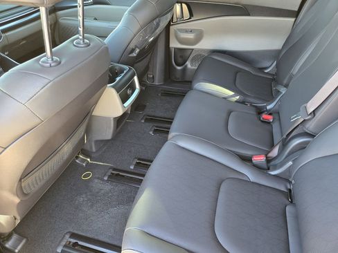 New 2026 Kia Carnival FWD image 19