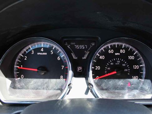 Used 2015 Nissan Versa SV image 13