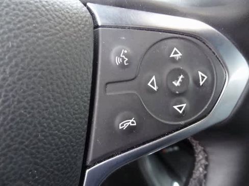 Used 2023 Chevrolet Traverse LT image 20