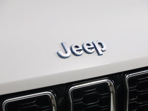 Used 2023 Jeep Grand Cherokee 4WD 4xe image 17