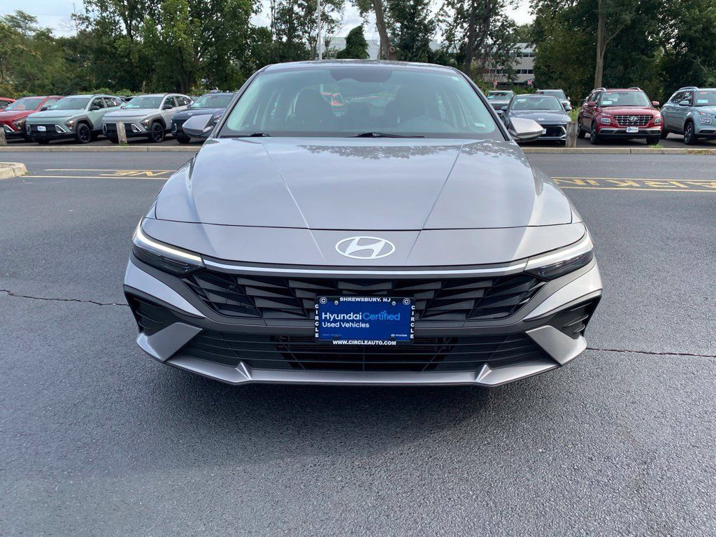 Certified 2025 Hyundai Elantra Hybrid FWD image 3