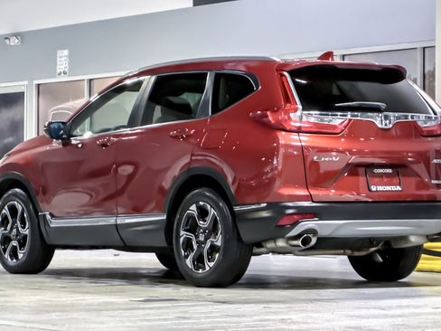 Used 2018 Honda CR-V Touring image 3