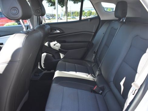 Used 2025 Chevrolet Trax LT w/ LT Convenience Package FWD image 15