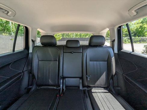 Used 2023 Volkswagen Tiguan SE AWD/4WD image 16
