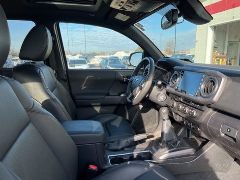 Used 2022 Toyota Tacoma TRD Off-Road w/ TRD Premium Off Road Package image 5