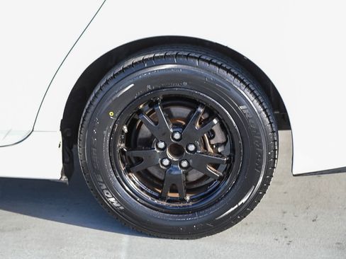 Used 2015 Toyota Prius Four image 11