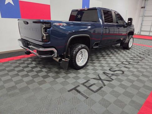 Used 2022 Chevrolet Silverado 2500 LT w/ Convenience Package image 18