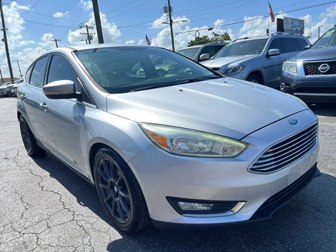 Used 2015 Ford Focus Titanium FWD image 4