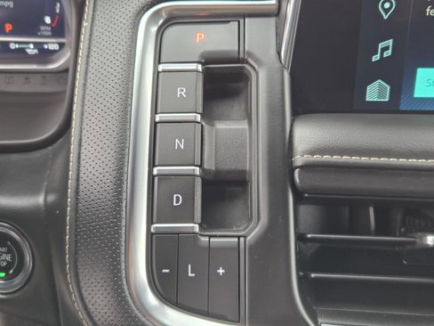 Used 2023 Chevrolet Suburban Premier image 14