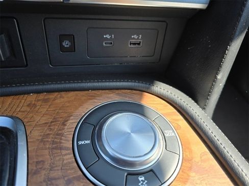 Used 2021 Nissan Armada SL w/ Captain's Chairs Package image 24