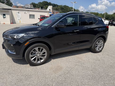 Used 2023 Buick Encore GX Essence w/ Experience Buick Package AWD/4WD image 3