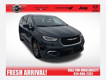Used 2023 Chrysler Pacifica Touring-L