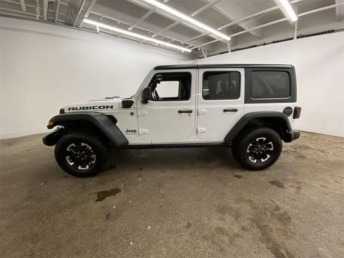 Used 2024 Jeep Wrangler Rubicon image 3
