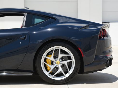 Used 2020 Ferrari 812 Superfast RWD image 22