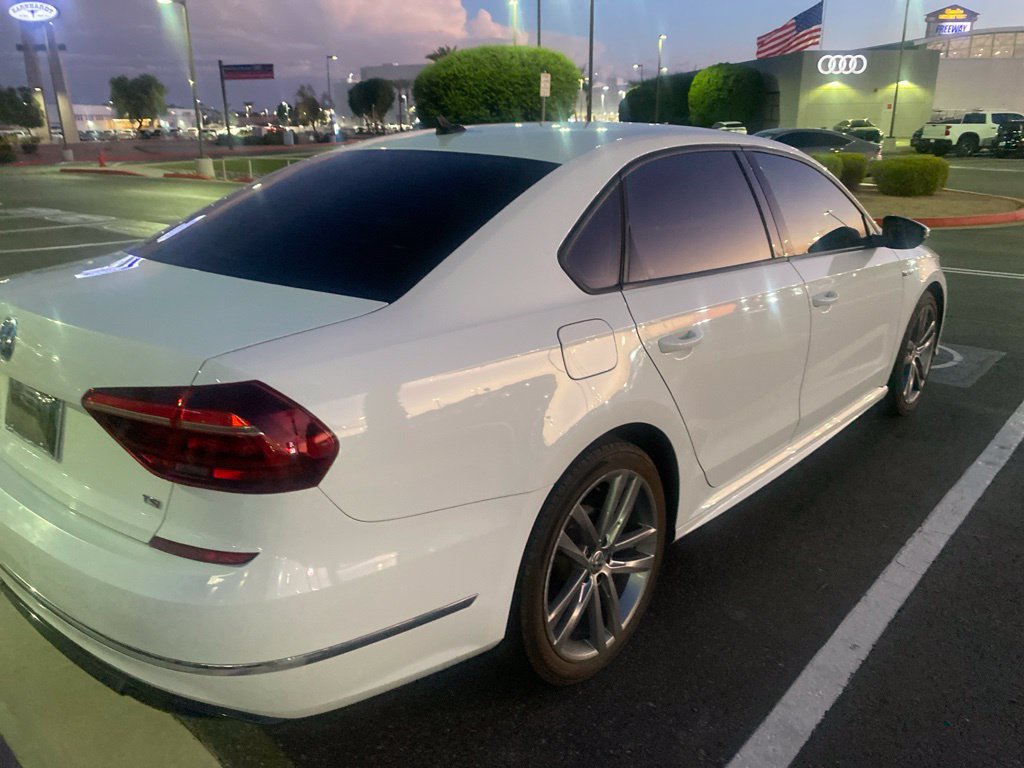 Used 2018 Volkswagen Passat 2.0T R-Line w/ R-Line Lighting Package FWD image 3