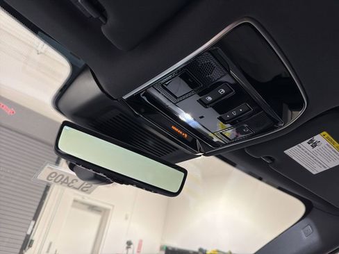 New 2026 Land Rover Range Rover Sport Dynamic SE AWD/4WD image 18