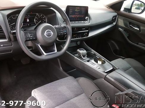 Used 2021 Nissan Rogue SV FWD image 12