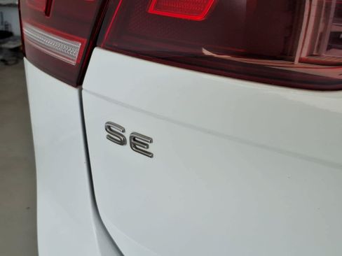 Used 2024 Volkswagen Tiguan SE AWD/4WD image 17