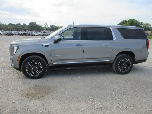 New 2026 GMC Yukon XL Elevation w/ Elevation Premium Package AWD/4WD image 7