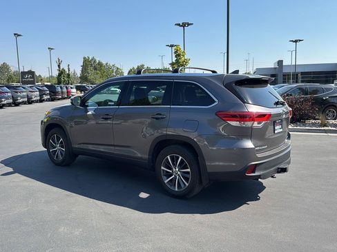Used 2018 Toyota Highlander XLE AWD/4WD image 3