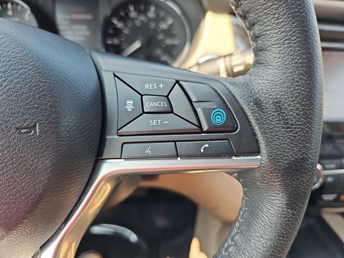 Used 2020 Nissan Rogue SL FWD image 15