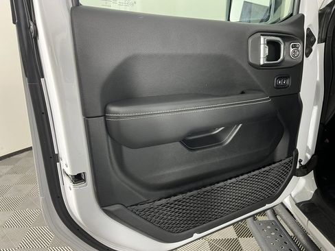 Used 2022 Jeep Wrangler Unlimited Sahara image 10