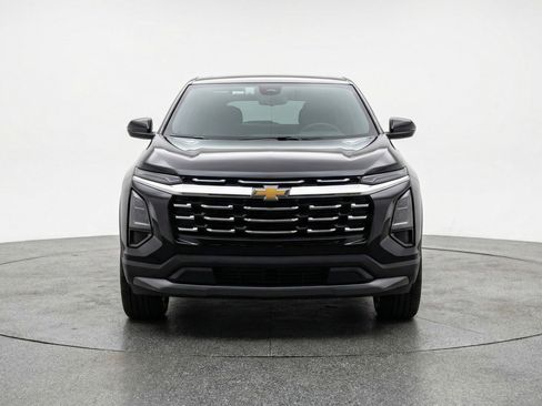 Used 2025 Chevrolet Equinox LT image 2