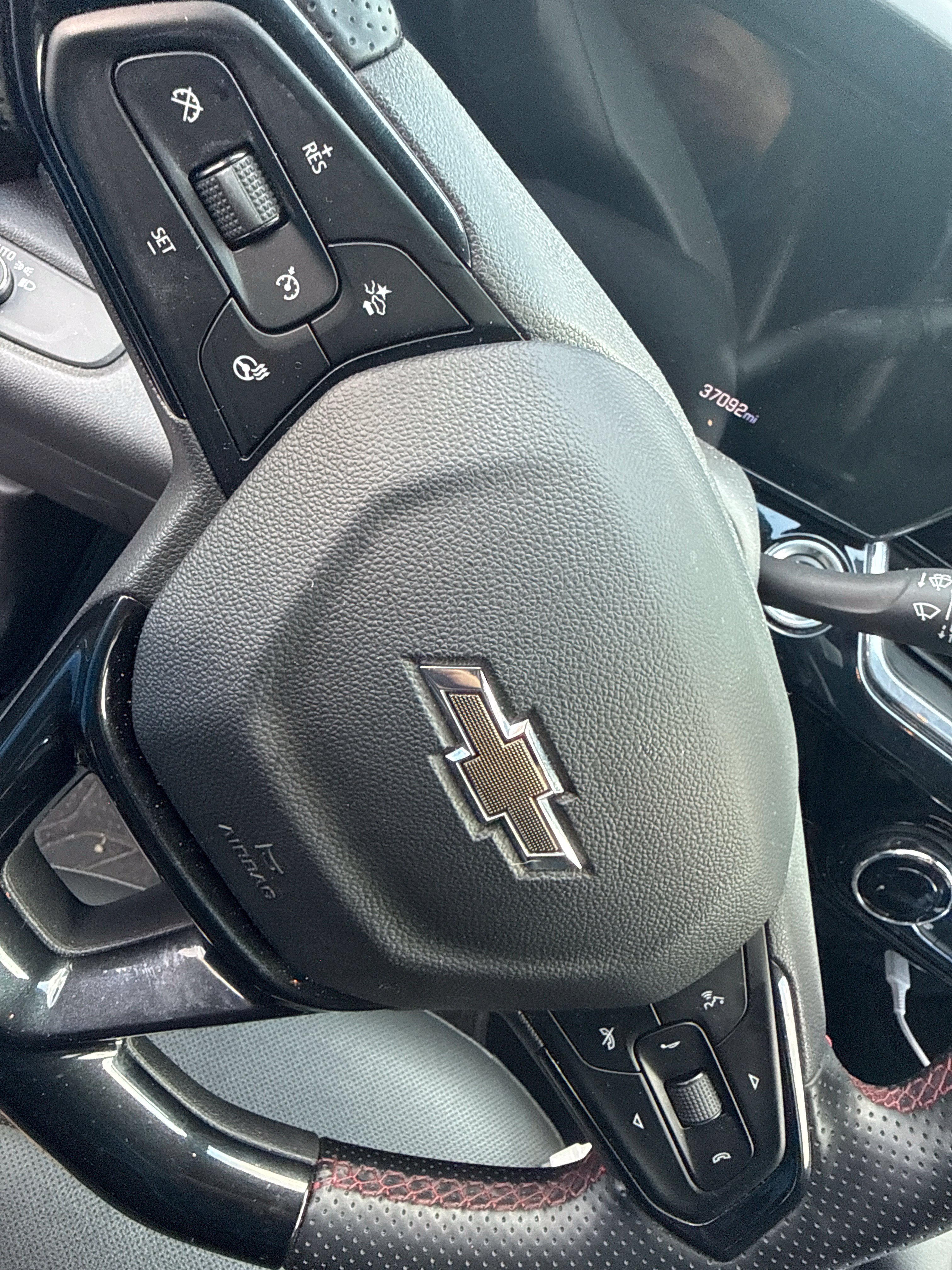 Used 2025 Chevrolet Trax RS FWD image 8