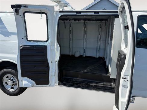 Used 2017 Chevrolet Express 2500 Extended RWD image 34