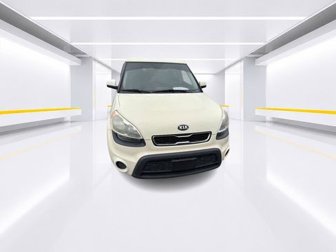 Used 2013 Kia Soul FWD image 1