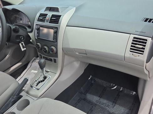 Used 2013 Toyota Corolla LE FWD image 16