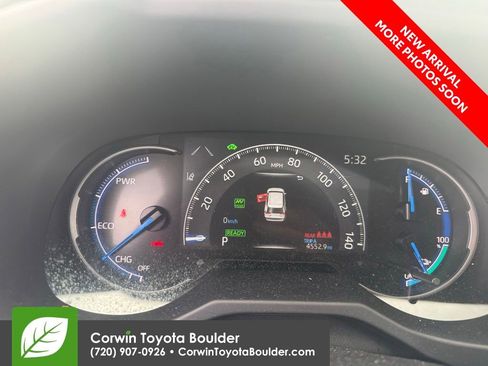 Used 2024 Toyota RAV4 SE w/ Weather & Moonroof Package AWD/4WD image 9