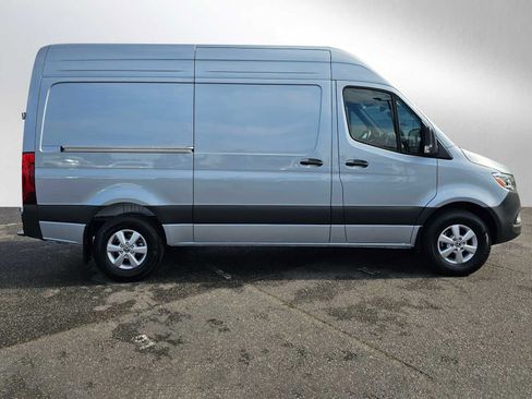 Used 2025 Mercedes-Benz Sprinter 2500 image 2