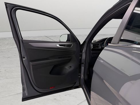 New 2026 Volkswagen Atlas Cross Sport SE FWD image 19