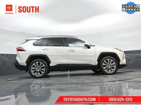Used 2022 Toyota RAV4 XLE Premium image 33