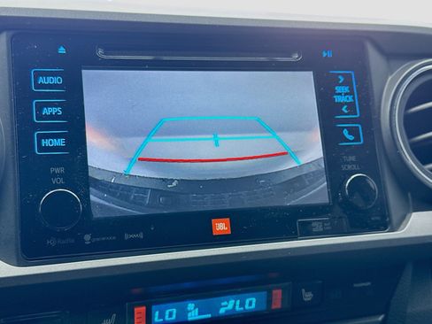 Used 2016 Toyota Tacoma TRD Sport image 10