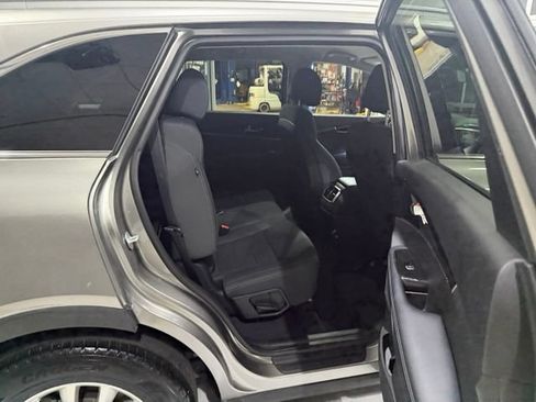 Used 2017 Kia Sorento FWD image 33